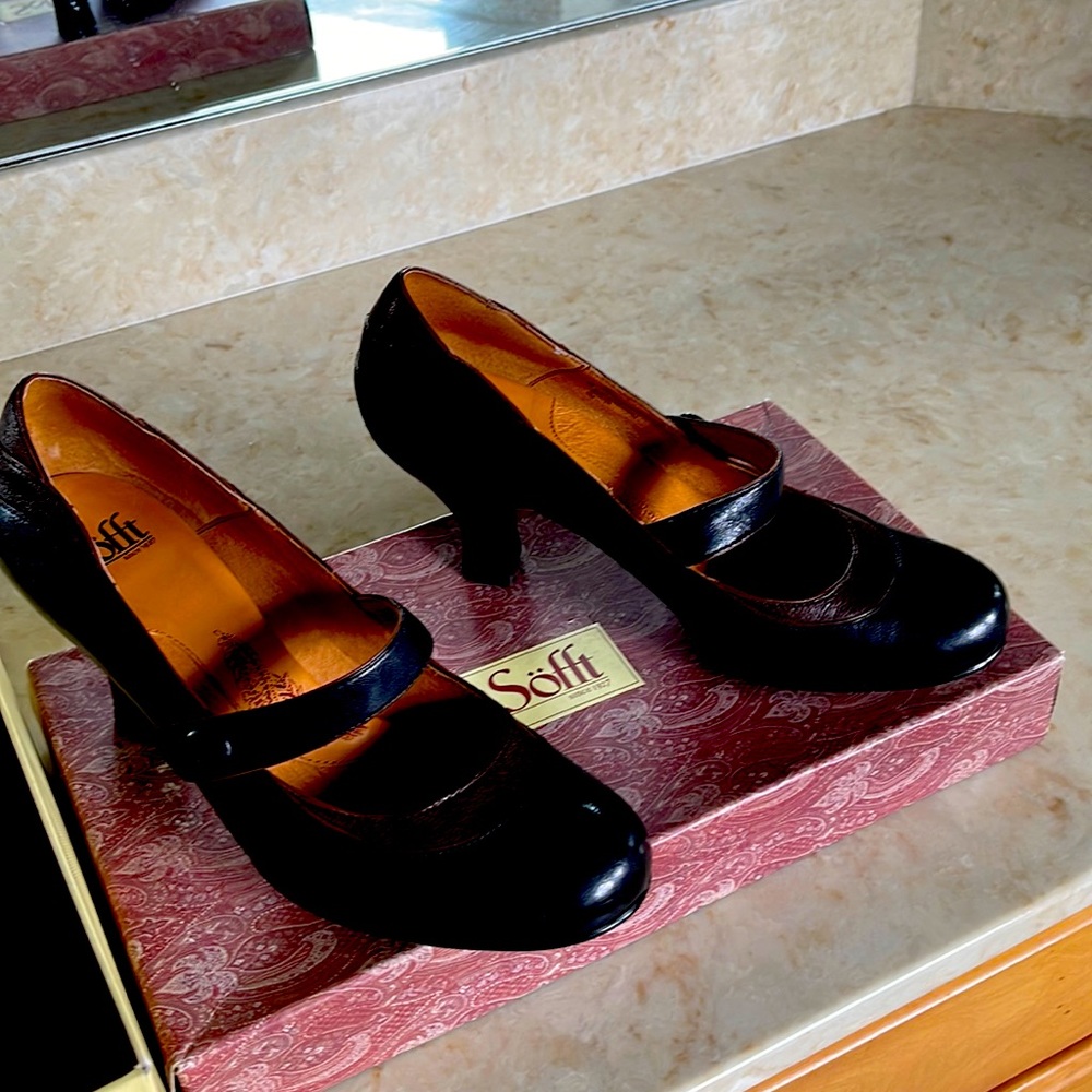 Ladies black heels